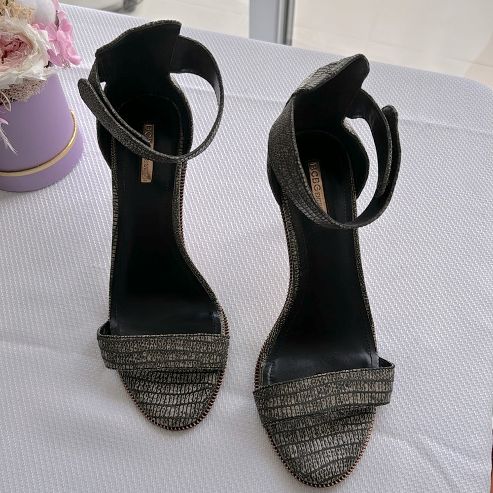 BCBG sandals size 9